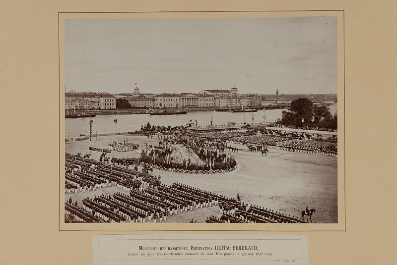 Молебен при памятнике Императора Петра Великаго